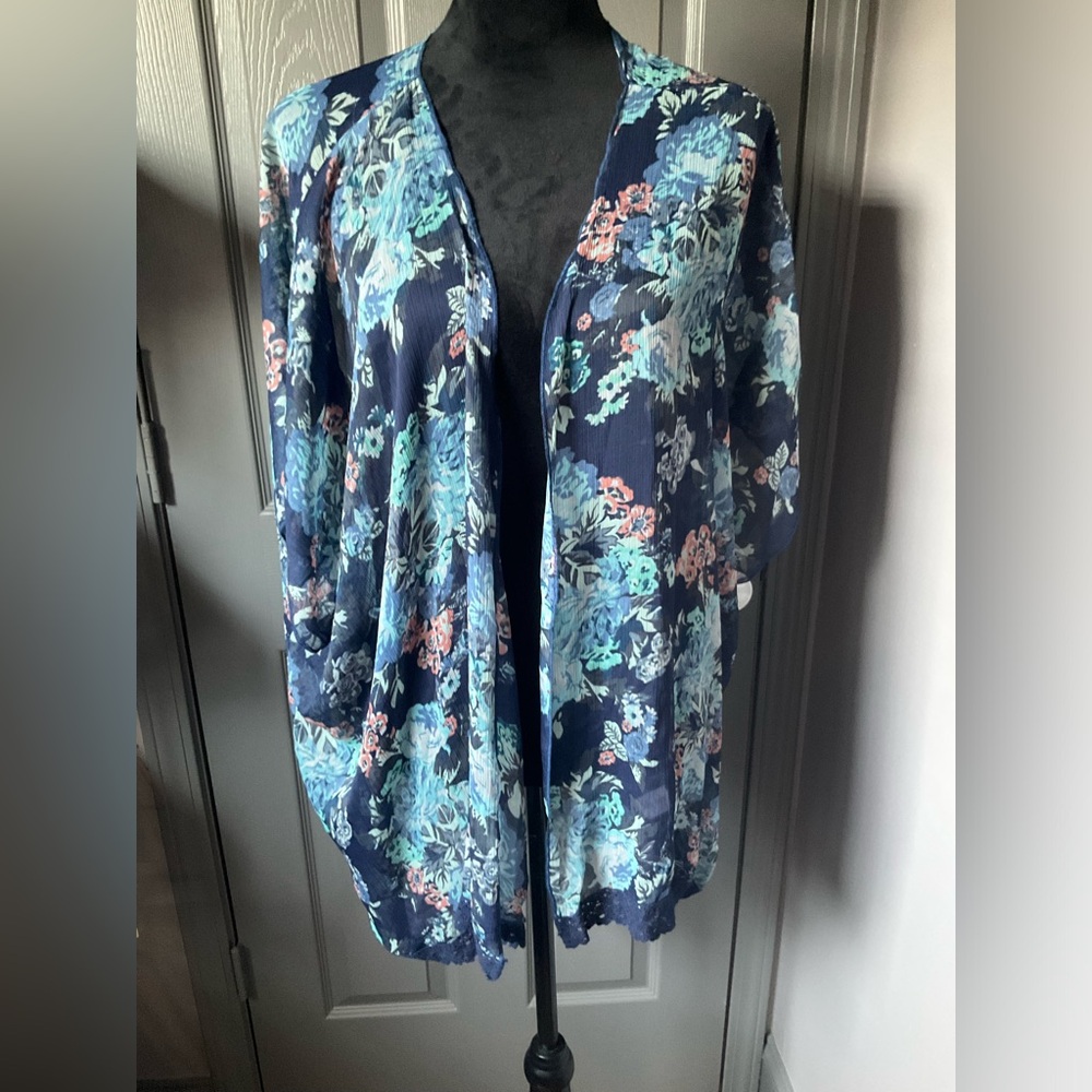 Mason Mackenzie small blue floral kimono